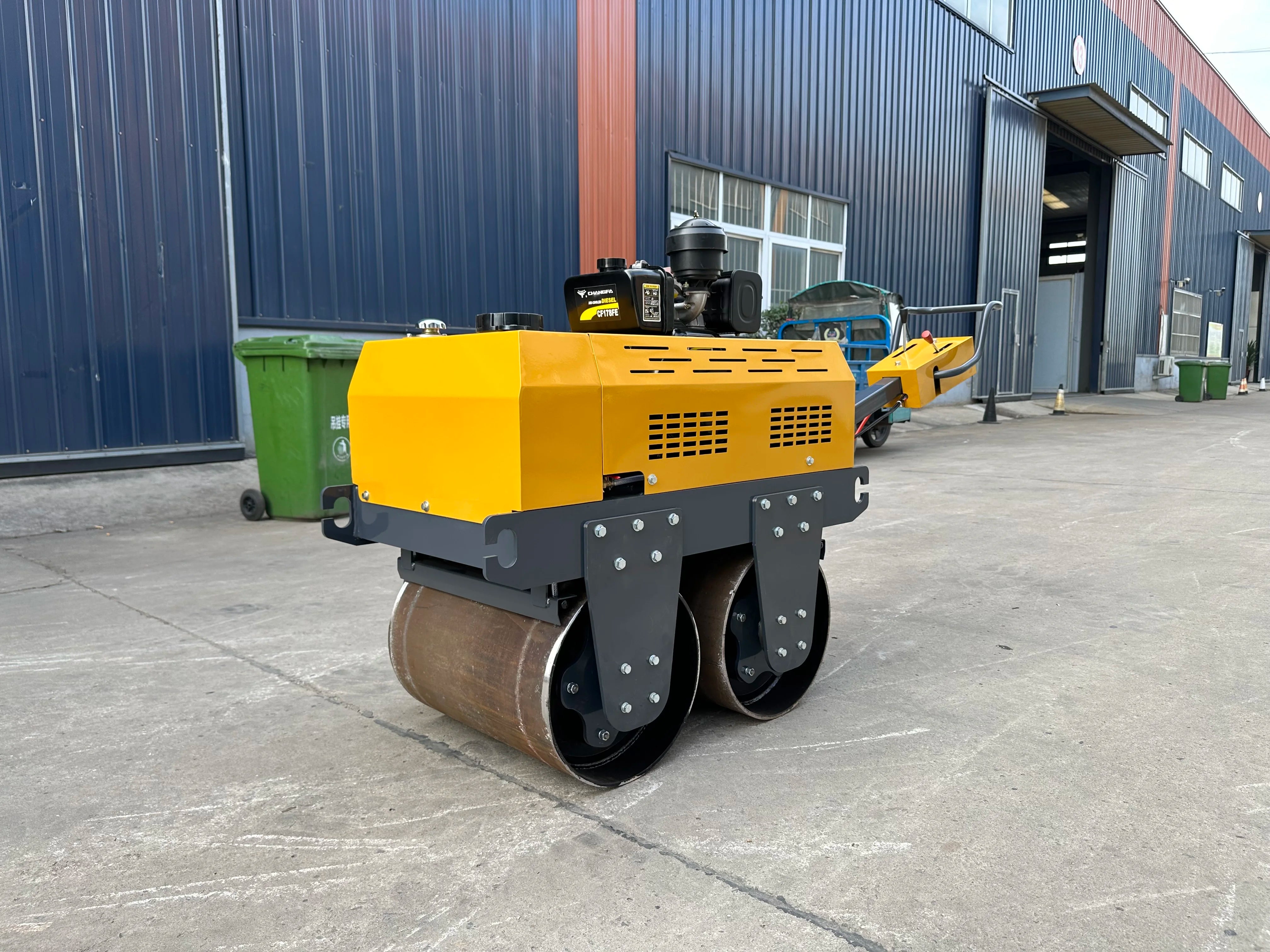 550 KG Double Drum Mini Road Roller Walk behind Handheld Vibratory Compactor with Changchai Engine